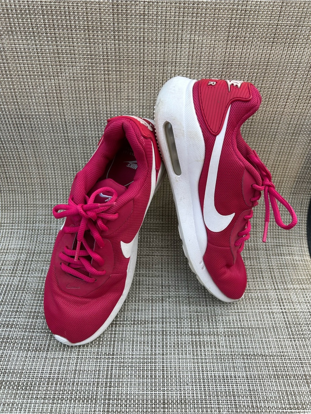 Nike Air Max Womens Oketo Running Shoes 8.5 AQ1231-600 Cherry Rws